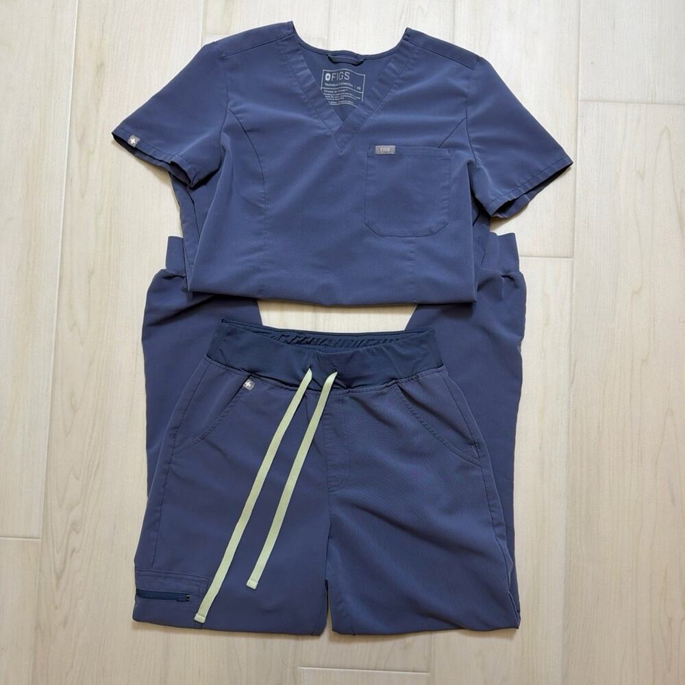 FIGS Scrub Set